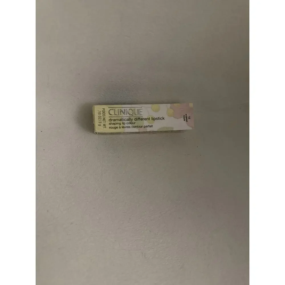 Clinique Dramatically Different Lipstick Shaping Lip - 11 Sugared Maple NIB